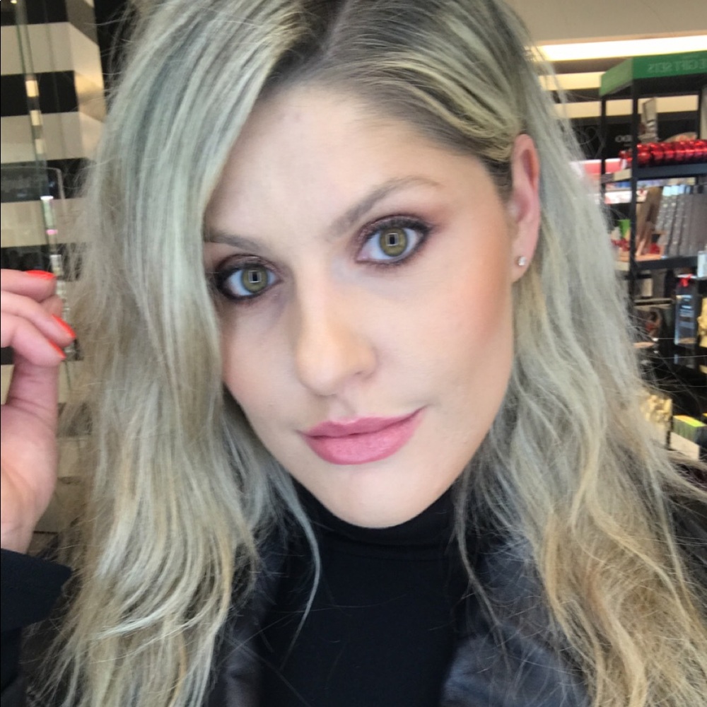 Meet your Posher, Angie 💕